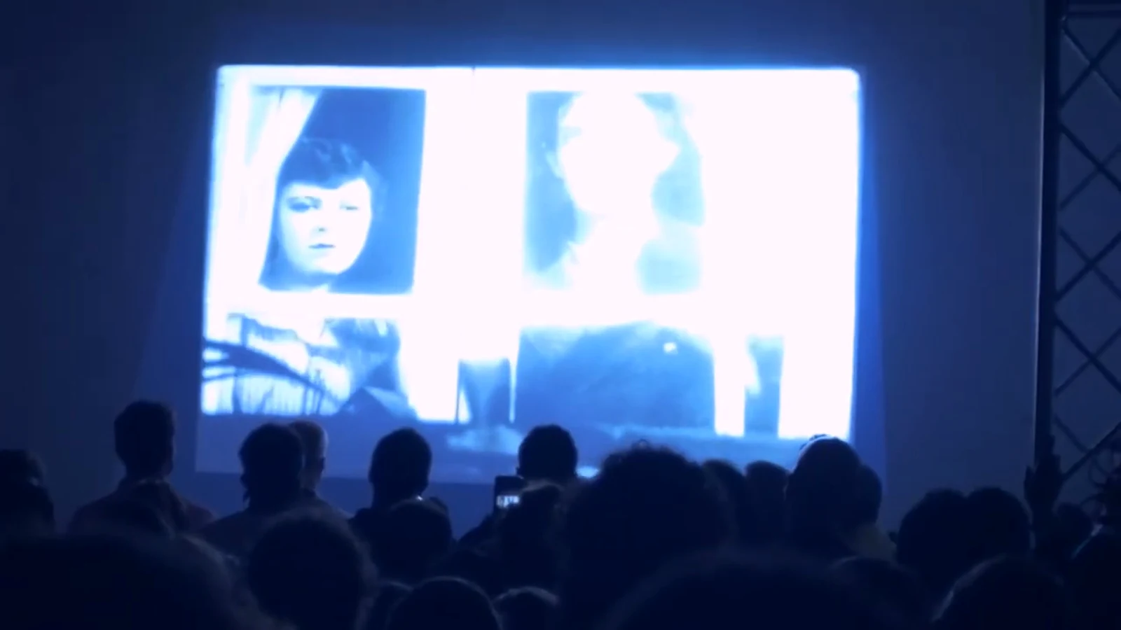 Un Chien Andalou en vivo, still
