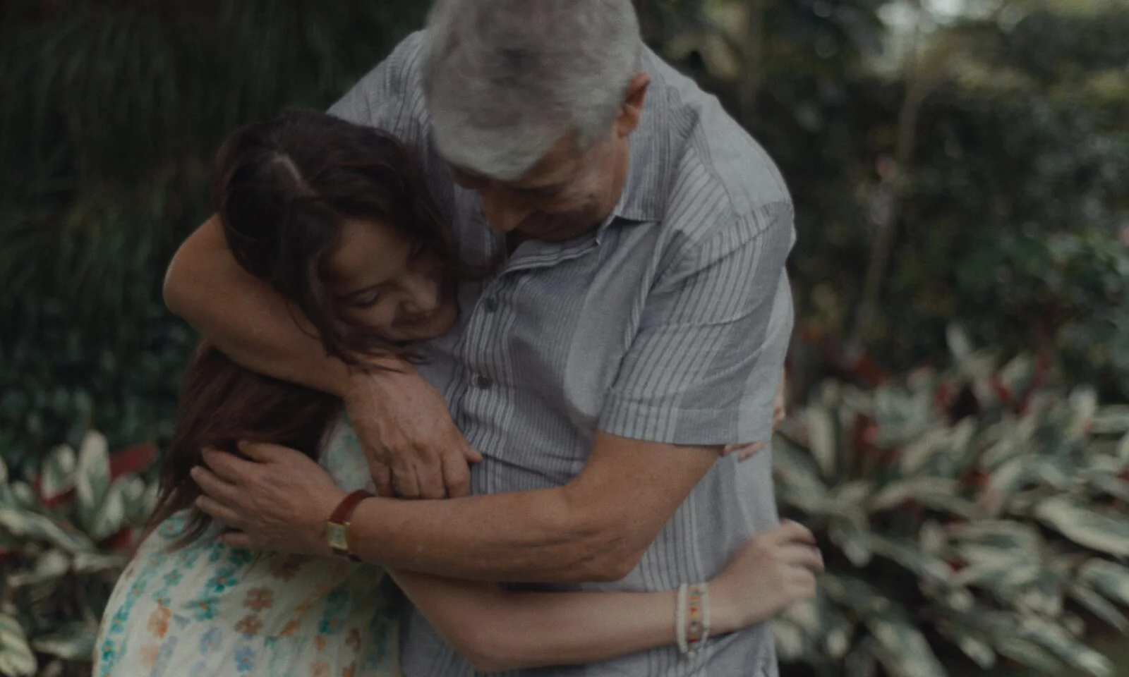 Contigo en la distancia, still