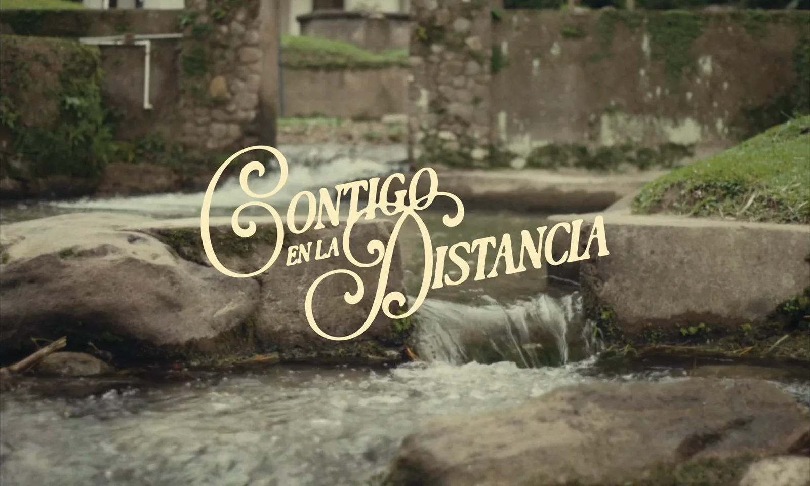 Contigo en la distancia, still