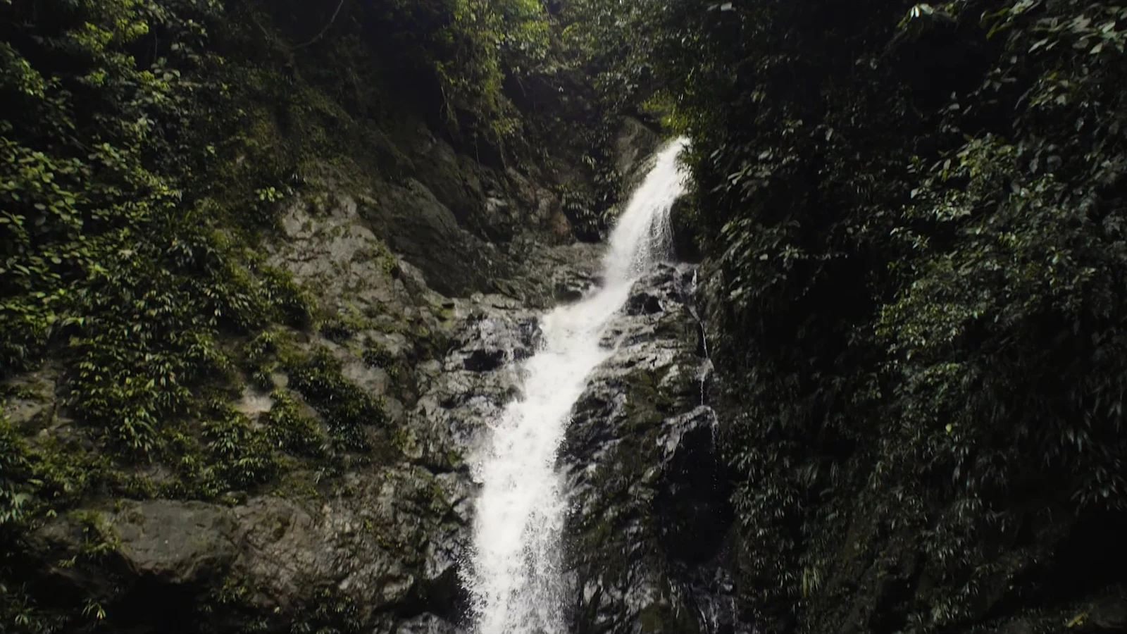 Bathe in the Ibe Igar waterfall