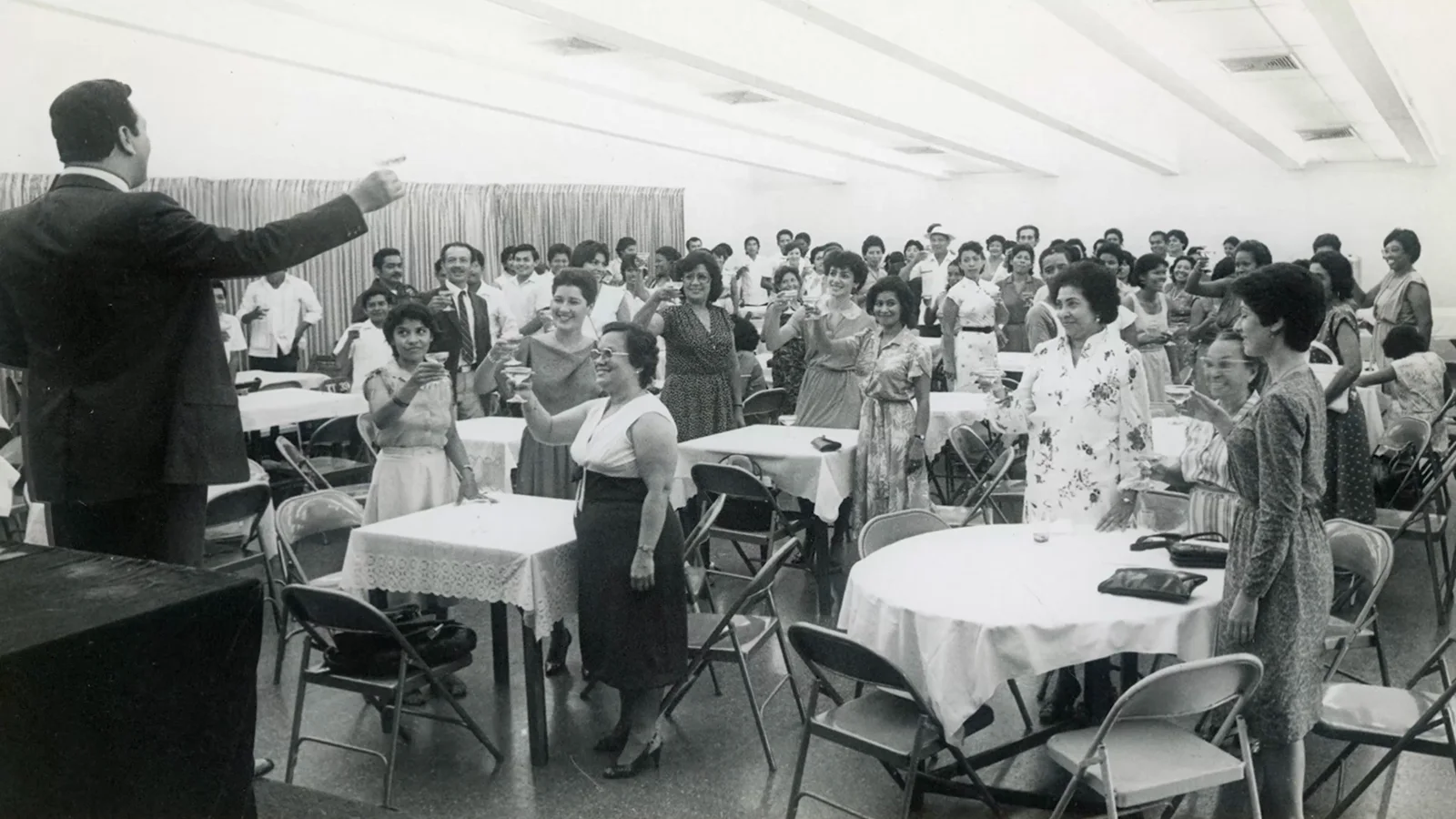 Tropical Services · 50 años, still