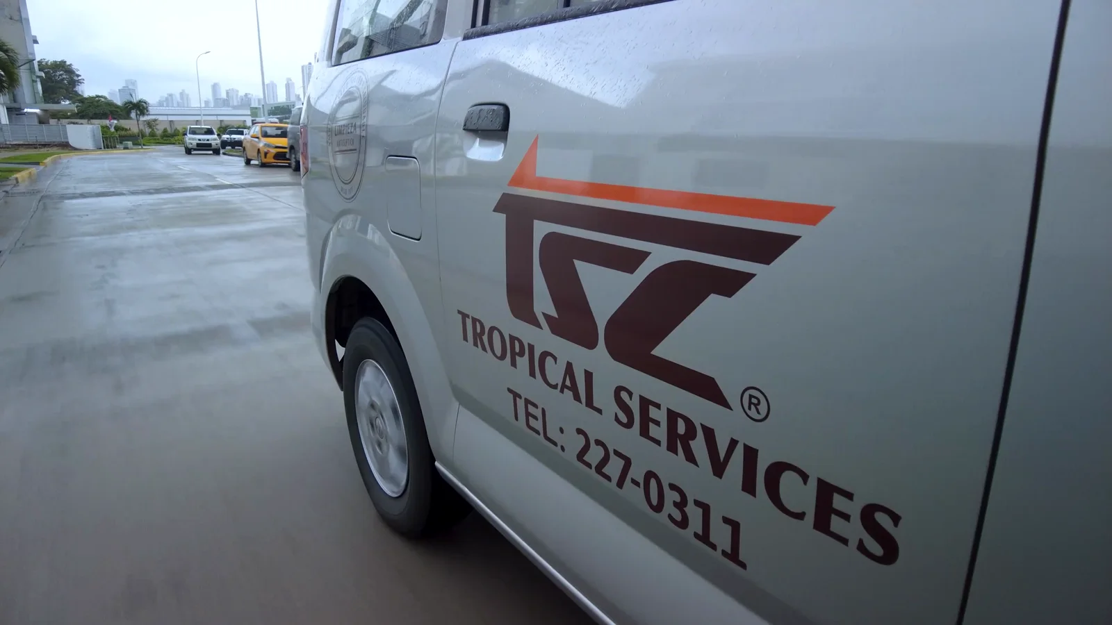 Tropical Services · 50 años, still