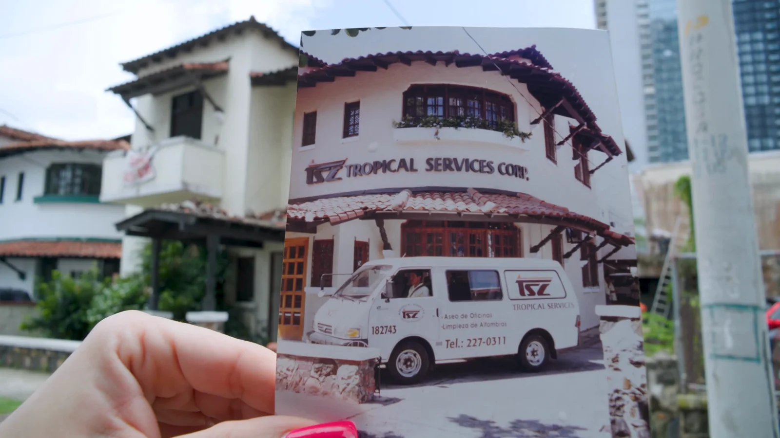 Tropical Services · 50 años, still